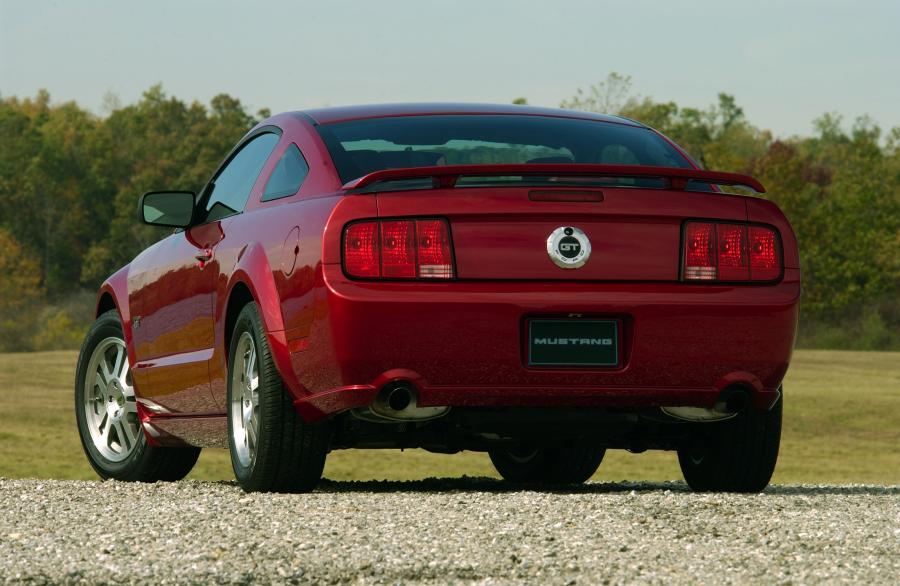  Ford Mustang GT 2005 года  (фото 155 из 209)